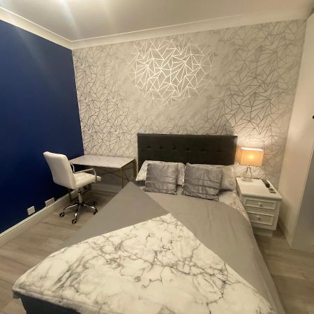 1 Bedroom Luxury Apartments By London City Esterno foto