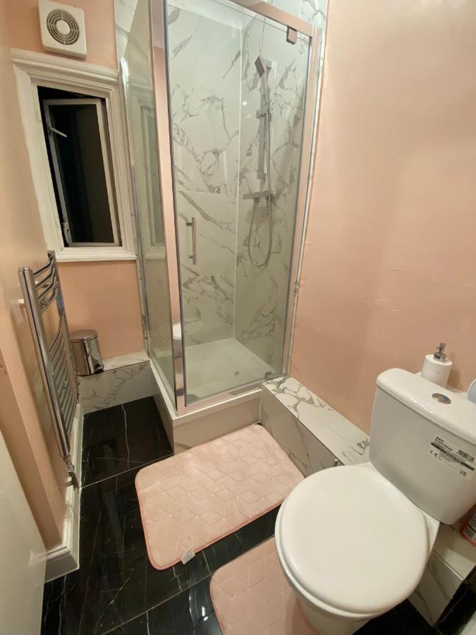 1 Bedroom Luxury Apartments By London City Esterno foto