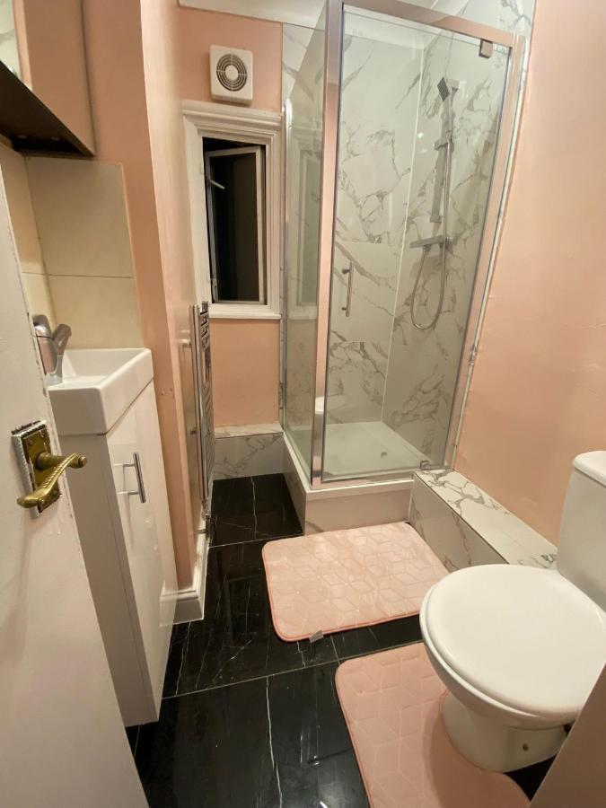 1 Bedroom Luxury Apartments By London City Esterno foto