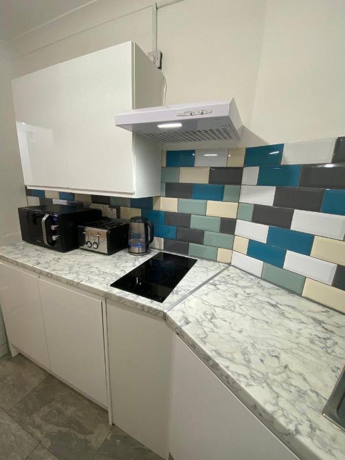 1 Bedroom Luxury Apartments By London City Esterno foto